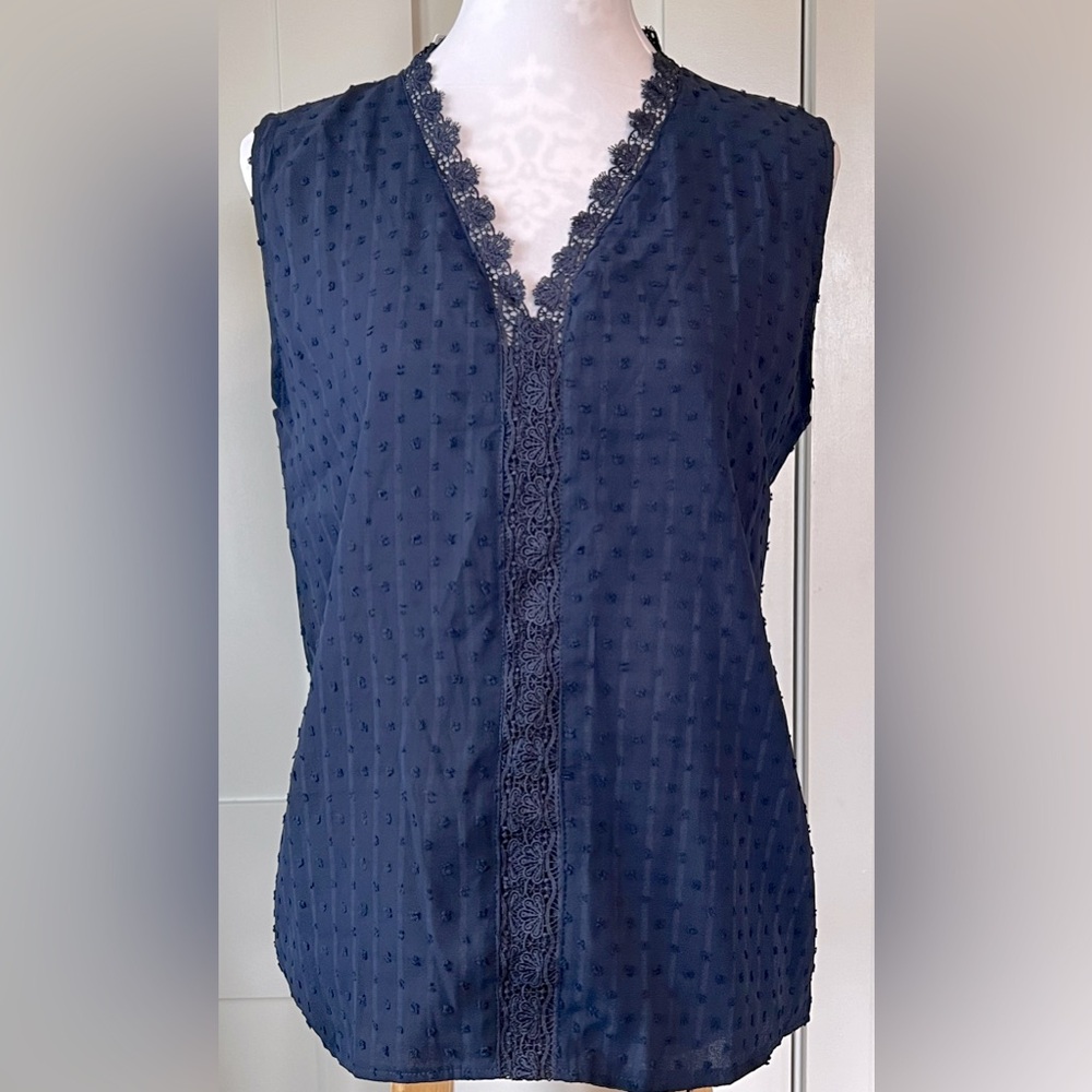 NWT Women’s Sleeveless Top. Blue Size 2x but runs small. Prob more like XL